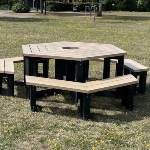 Kunststof picknickset Siena 12 Picknicktafels van massief kunststof van het kwaliteitsmerk Govaplast. Parkmeubilair op zijn mooist